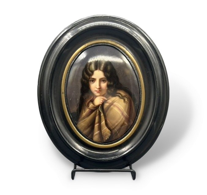 Пласт «Девушка в покрывале». Фарфор, живопись, KPM, Германия, 1837–1844 годы