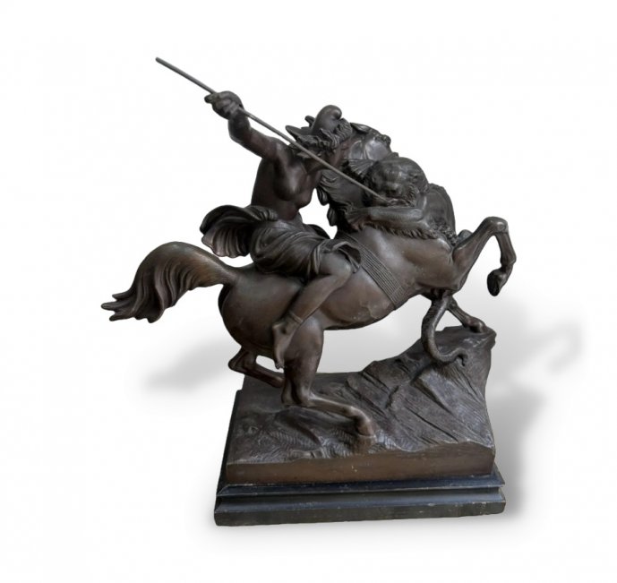 Скульптура «Сражающаяся амазонка». Шпиатр, по модели А. Кисса, H. Gladenbeck, Германия, конец 19 — начало 20 века
