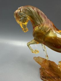 Скульптура «Вздыбленный конь». Цветной хрусталь, Cristal de Paris, Франция