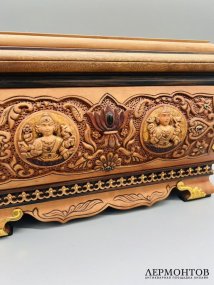 Шкатулка для украшений с Ганешей. Дерево, самоцветы, латунь, Индия, современная работа