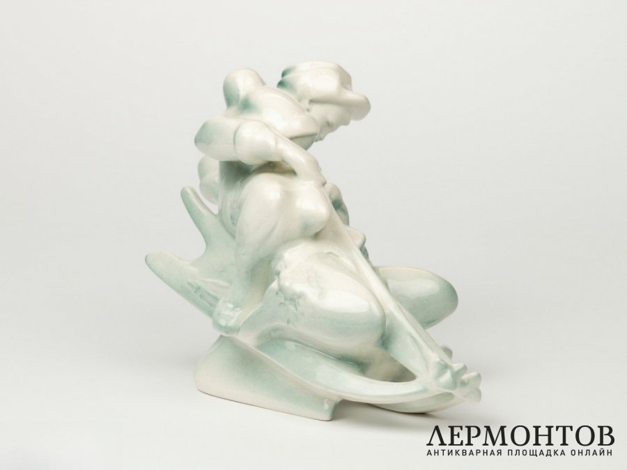 Статуэтка «Дети на санках». Jinokera Keramia, Чехословакия, 1960–1970 годы