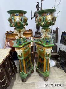 Парные кашпо на консолях со львами. Фаянс, роспись, Capodimonte, Италия, 20 век