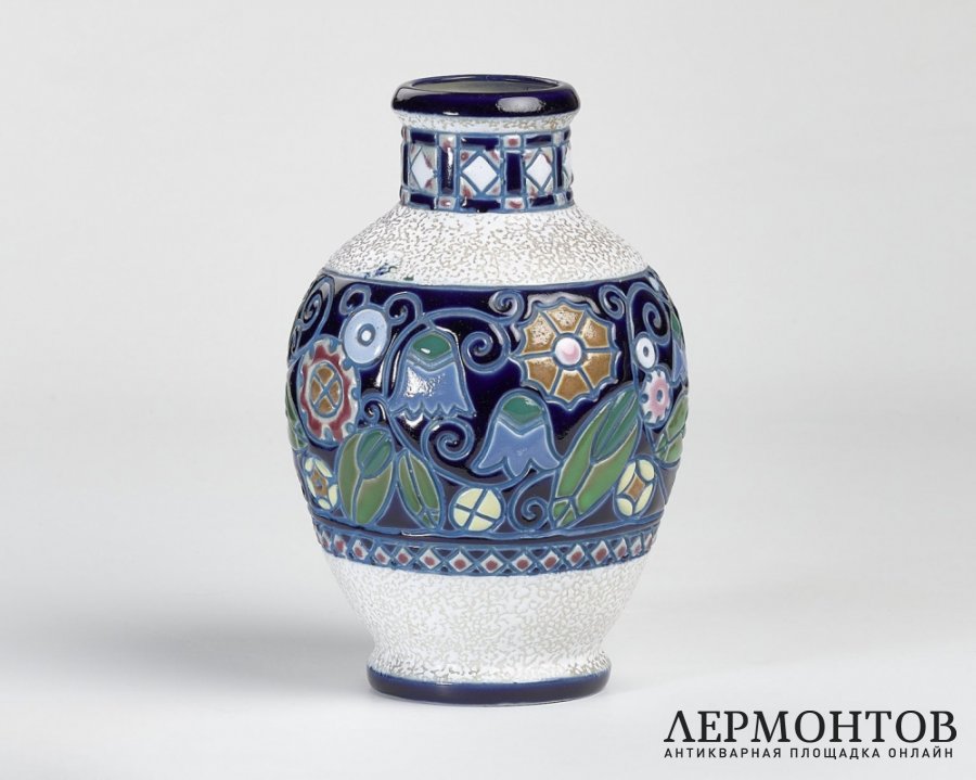 Ваза «Колокольчики». Фаянс, Amphora, Чехословакия, 1920-е годы