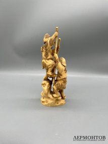 Окимоно «Игра Такэ-ума». Кость, резьба, Япония, 19 век