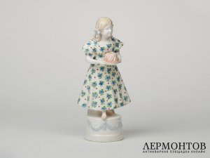Статуэтка «Девочка с рождественским пудингом». Johann и Ferdinand Maresch, Австрия, около 1891 года