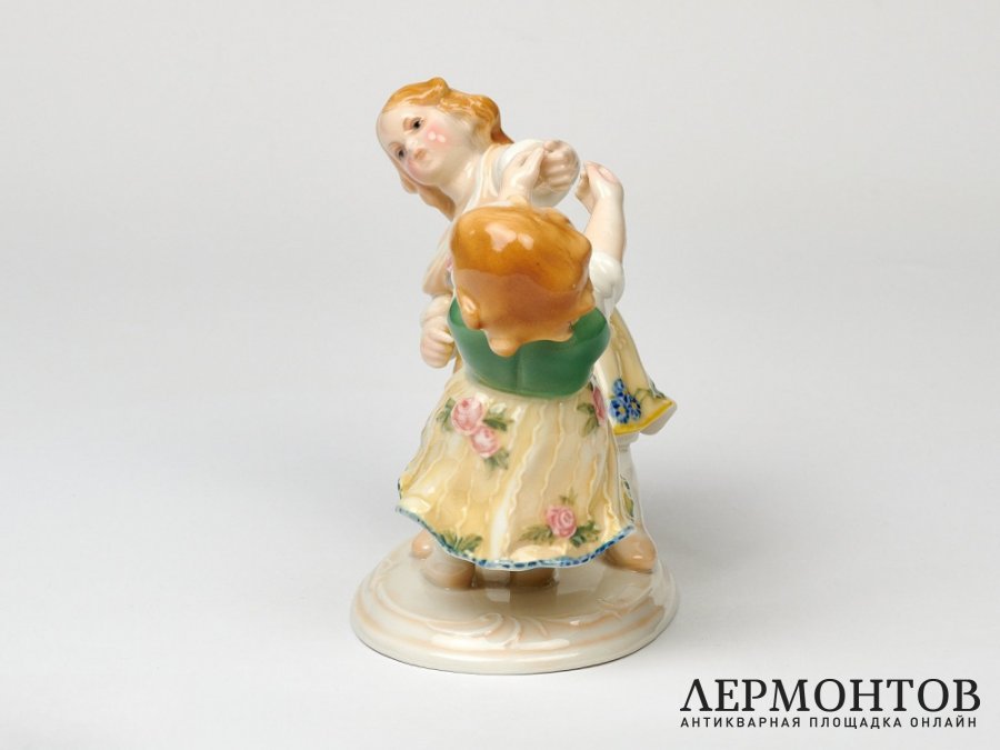 Статуэтка «Танцующие девочки». Фарфор, Karl Ens, Германия, 1919–1940 годы