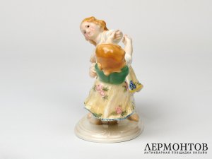 Статуэтка «Танцующие девочки». Фарфор, Karl Ens, Германия, 1919–1940 годы