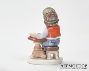 Статуэтка «Юный нумизмат». Фарфор, Goebel, Германия, 1979–1990 годы