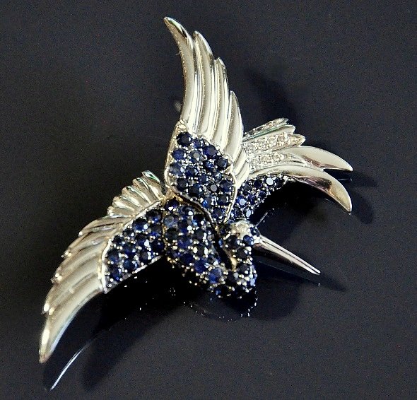 Брошь с сапфирами, бриллиантами. Золото 585 пробы.