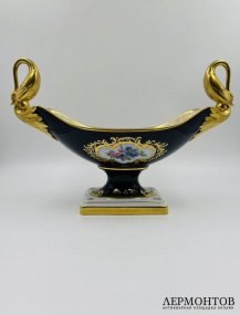 Ваза с ручками-лебедями на кобальте. Фарфор, роспись, золочение, Kaiser, Германия, 1-я половина 20 века