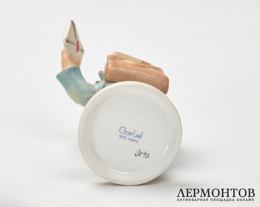 Статуэтка «Почтальон». Фарфор, Goebel, серия Hummel, Германия, 1979–1990 годы