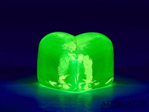 Статуэтка «Сердце». Урановое стекло, Чехия