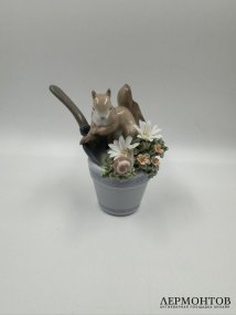 Статуэтка «Белочка с улиткой и цветами». Фарфор, роспись, Lladro, Испания