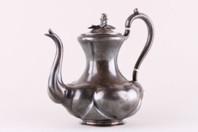 Чайник тыквовидной формы. Серебро 84 пробы, золочение. Россия, Москва, 1858 г.