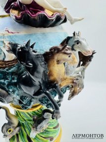 Кувшин «Вода» из серии «Четыре стихии». Фарфор, роспись, золочение, Meissen, скульптор И. И. Кендлер, Германия, 2-я половина 19 века