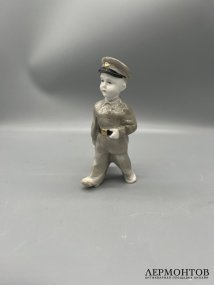 Статуэтка «Первоклассник». Фарфор, роспись, ЛФЗ, скульптор А. Пахомов, СССР, 1950–1960 годы