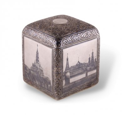 Чайница с видами Москвы. Василий Семенов. Серебро 88 пр., чернь. Россия, 1888 год.