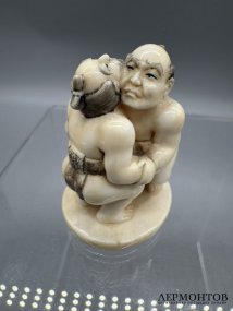 Нэцкэ «Борцы сумо». Кость, резьба, Япония, 19 век