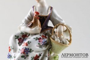 Статуэтка Пастушка с курочкой и корзиной. Германия, Meissen, нач. 20 в. Фарфор.