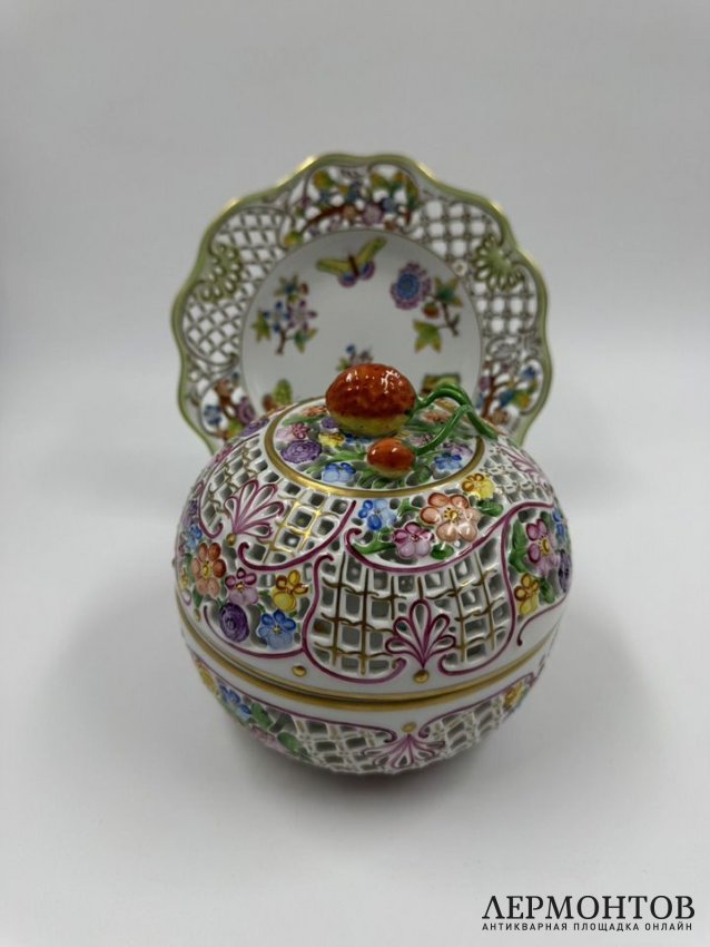 Ажурная шкатулка с крышкой-клубникой. Фарфор, роспись, Herend, Венгрия, 20 век