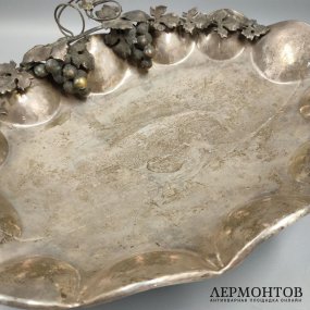 Ваза для фруктов с виноградной лозой. Серебро, чеканка, Западная Европа, 1-я половина 20 века