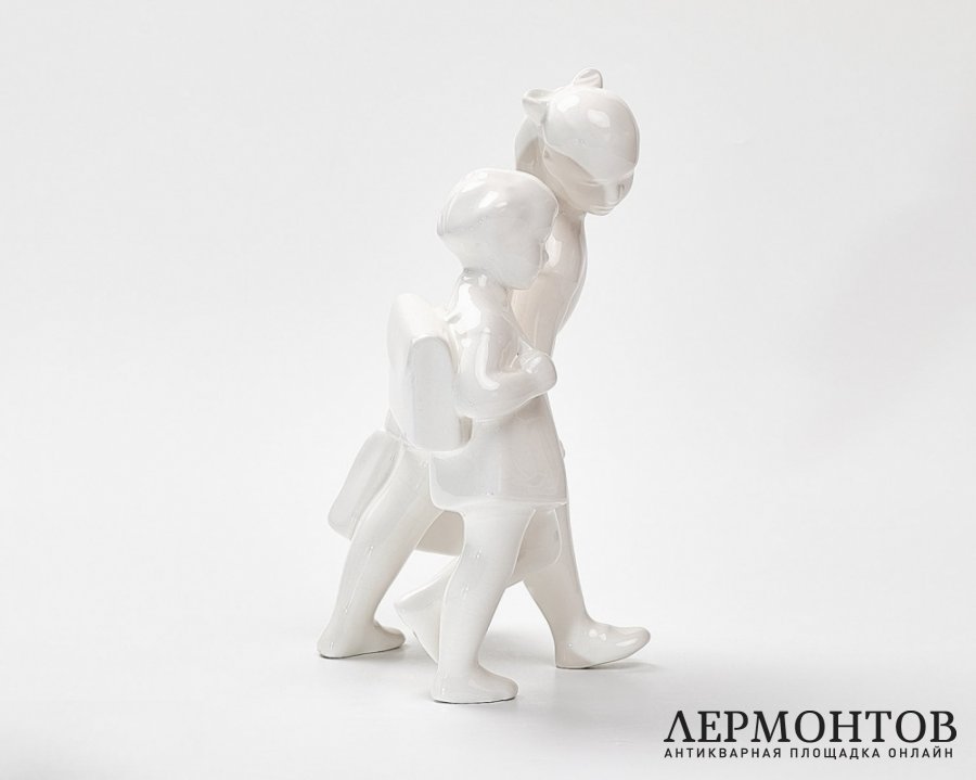 Статуэтка «Школьницы». Керамика, Keramia Znojmo, Чехословакия, 1951–1970 годы