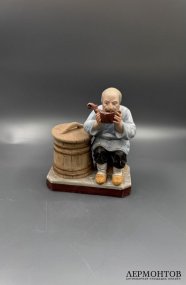 Статуэтка «Мужик с ковшом». Бисквит, роспись, фабрика Гарднера, Россия, 1880–1890 годы
