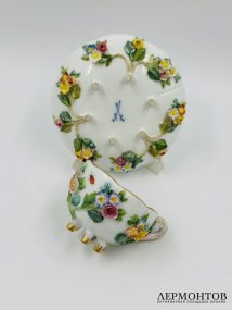 Кофейная пара с лепными розами. Фарфор, роспись, золочение, Meissen, Германия, 19 век