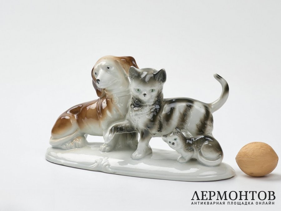 Статуэтка «Такса, кошка и котёнок». Фарфор, Lippelsdorf, Германия, 1951–1974 годы