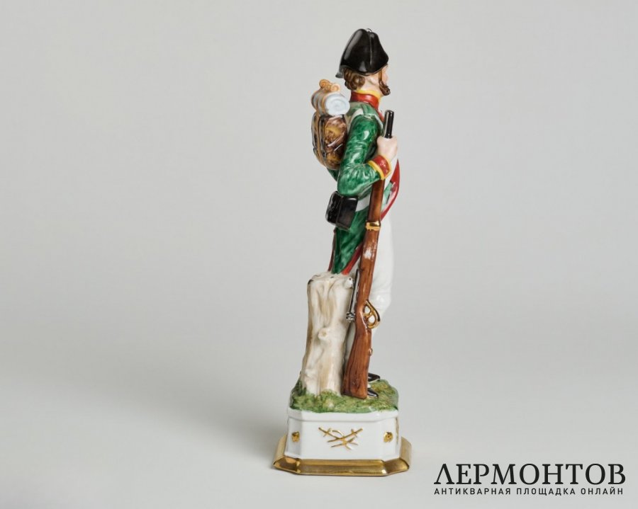 Статуэтка «Пехотинец». Фарфор, Capodimonte, Италия