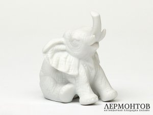 Статуэтка «Сидящий слоненок». Фарфор, Rosenthal, Германия, XX век