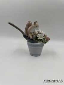 Статуэтка «Белочка с улиткой и цветами». Фарфор, роспись, Lladro, Испания
