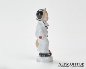 Статуэтка «Мальчик-клоун с мандолиной». Фарфор, Тюрингия, Германия, середина XX века