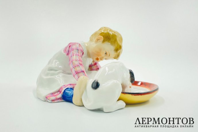Статуэтка Ребенок с щенком. Германия, Meissen, K. Hentschel, 1905 - до 1924 г. Фарфор
