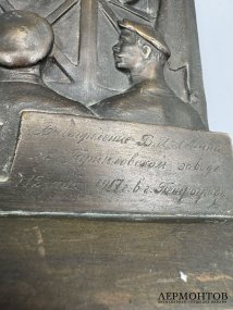 Скульптура «Выступление В. И. Ленина на Путиловском заводе 12 мая 1917 года». Бронза, скульптор Г. А. Черниенко, СССР, конец 20 века