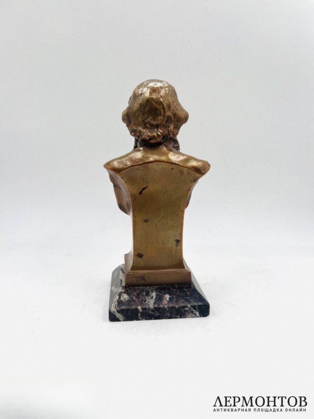 Бюст Л. Н. Толстого. Омеднённый сплав, камень, Россия, 1911–1915 годы
