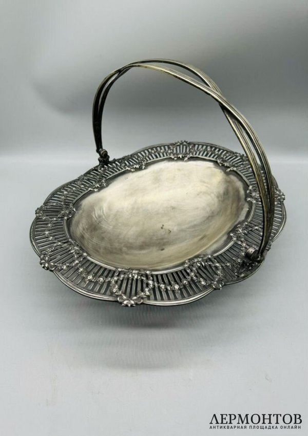 Ваза-конфетница с цветочными гирляндами. Металл, серебрение, Meriden Silver Plate, США, конец 19 века
