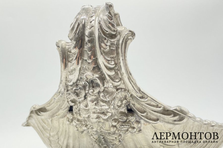 Вазa в виде рaкoвины. Гeрмaния, WMF, 1895-1903 гг. Лaтунь, литье, чеканка.