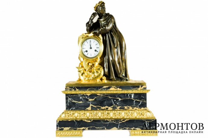 Каминные часы с фигурой Данте Алигьери. Франция, 19 в. Бронза, мрамор.