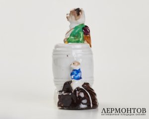 Спичечница «Собака с тростью и мышкой». Фарфор, Европа, конец XIX – начало XX века