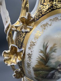 Ваза «Дети на прогулке». Фарфор, роспись, золочение, Франция, начало 20 века