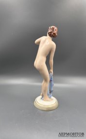 Статуэтка «Обнажённая девушка». Фарфор, роспись, Royal Dux, Чехословакия, 1938–1945 годы