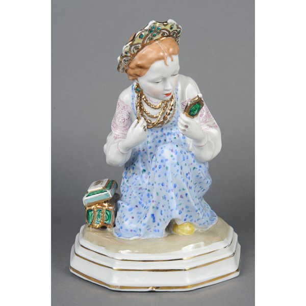 Статуэтка Малахитовая шкатулка. СССР, Дулевский фарфоровый завод, 1953 год. Фарфор.