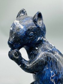 Скульптура «Белка с орешком». Лазурит, резьба, Россия, современная работа