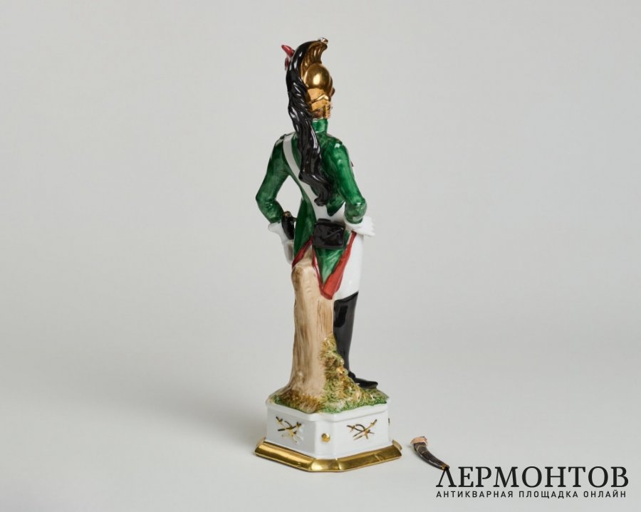 Статуэтка «Драгун». Фарфор, Di Pietro, Capodimonte, Италия, вторая половина XX века