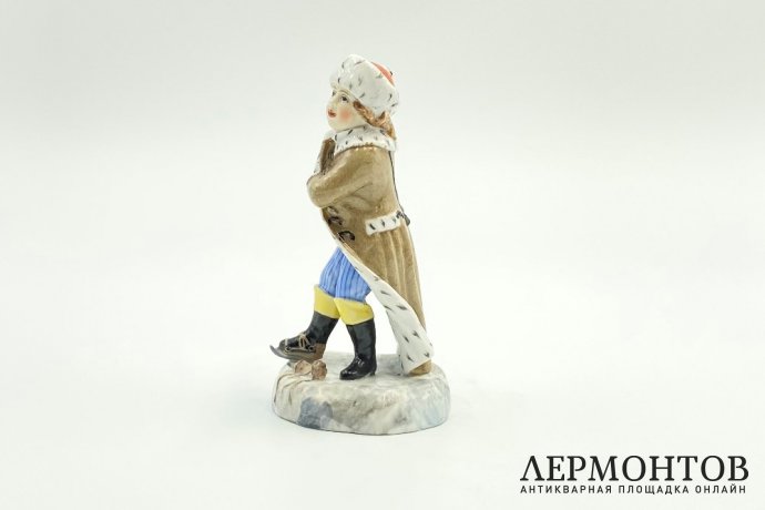 Статуэтка Мальчик на коньках - Зима. Дания, Копенгаген, 19 век. Фарфор, роспись.