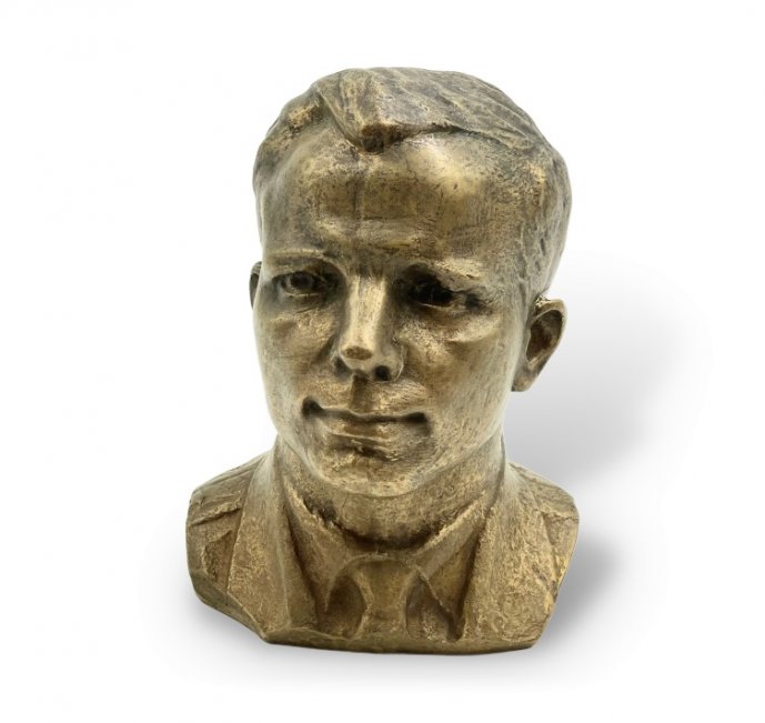 Бюст Юрия Гагарина. СССР, скульптор А. Г. Сергеев 1926-2003, 1977 год. Бронза