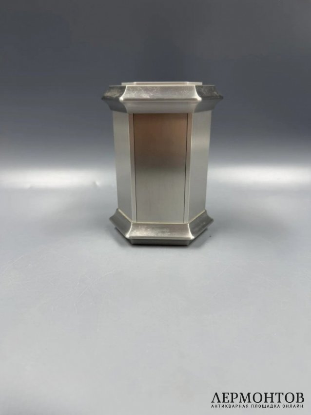 Настольные поворотные часы «Lantern Clock». Латунь, Tiffany & Co., Швейцария