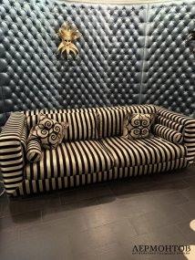 Трёхместный диван «Stripe» в стиле ар-деко. Zanaboni, Италия, 2000–2010-е годы