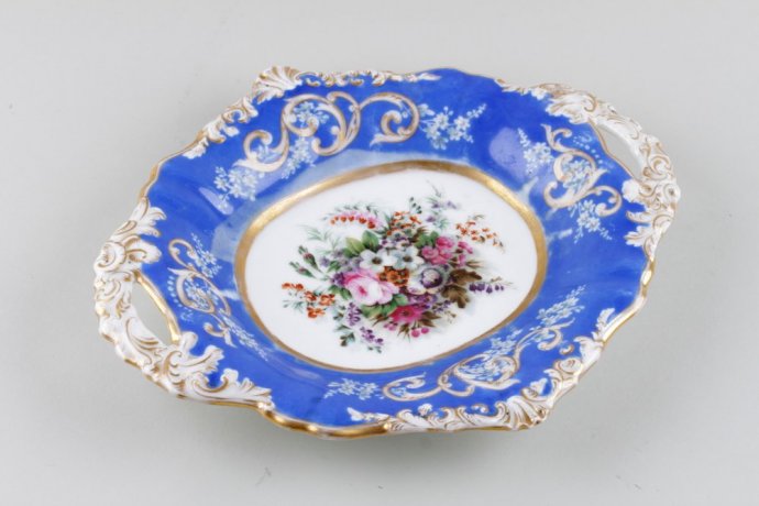 Сухарница с цветочным орнаментом. Завод Попова. Фарфор, роспись. Пер. пол. XIX в.